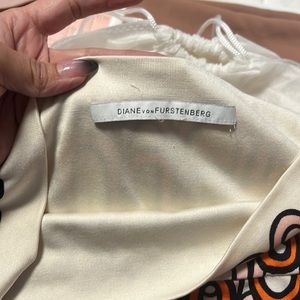 Beautiful color nothing wrong with it one little dot stain in the bottom see pic